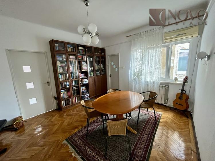 Apartament cu 4 camere semidecomandat, mobilat în Unirii