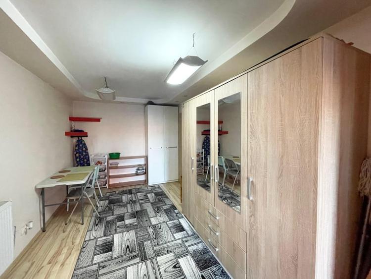 Apartament cu 4 camere decomandat, mobilat în Buziașului