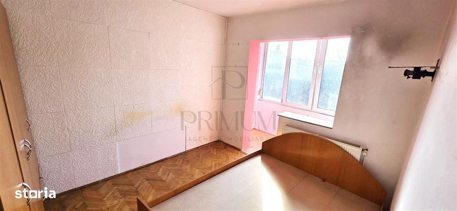 Apartament cu 4 camere semidecomandat, mobilat în Dacia