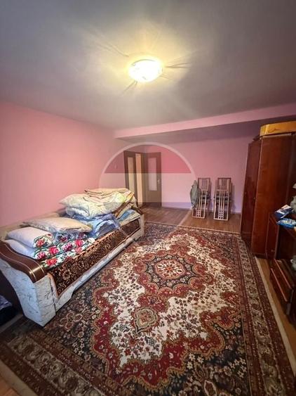 Casă individuală cu 4 camere cu Teren 7700 Mp în Brebeni