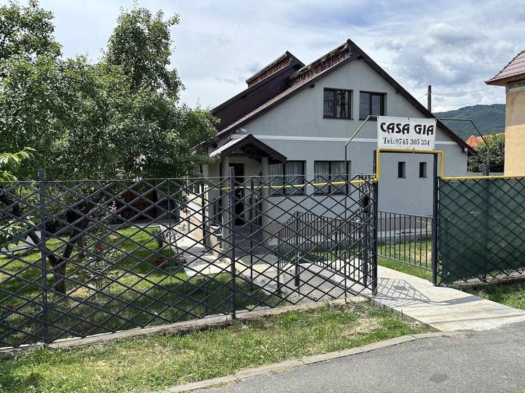 Casă cu 3 camere cu Teren 986 Mp în Central