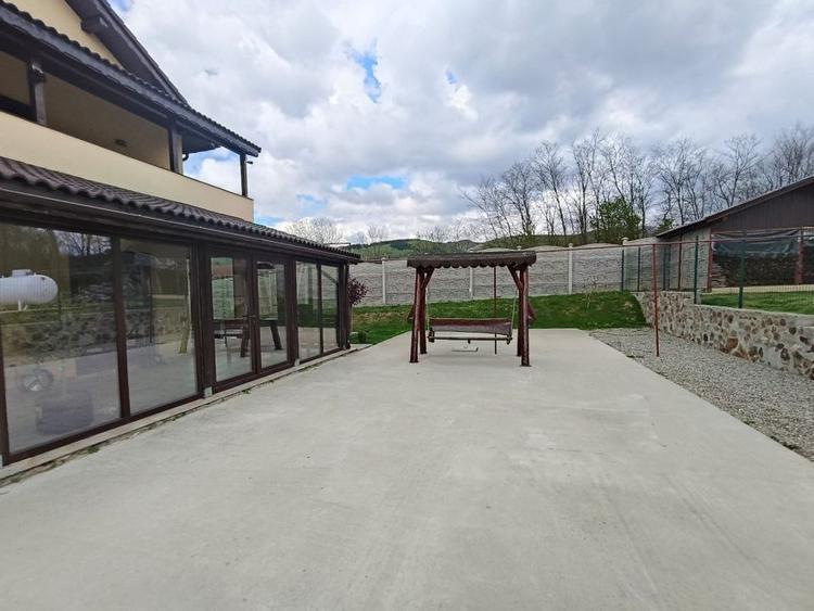 Casă individuală cu 5 camere cu Canalizare în Crasna