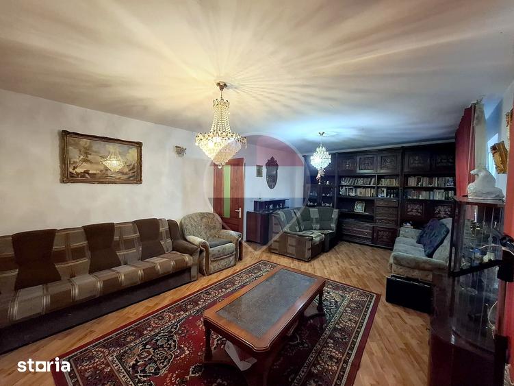 Casă cu 7 camere cu Teren 826 Mp în Provița de Sus