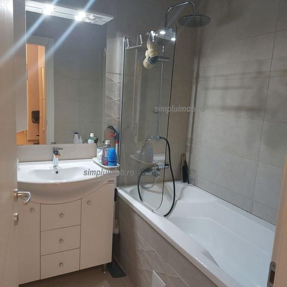 Apartament cu 2 camere decomandat, mobilat în Central