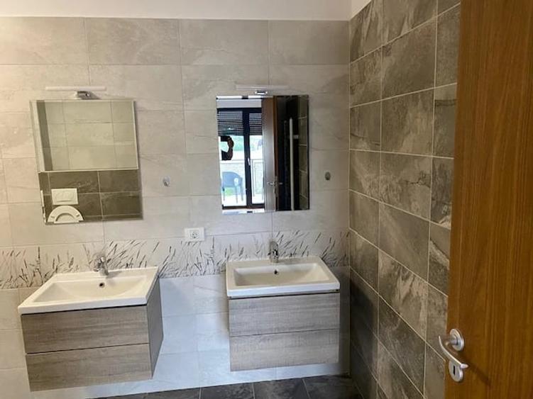 Apartament cu 3 camere decomandat în Dumbrăvița