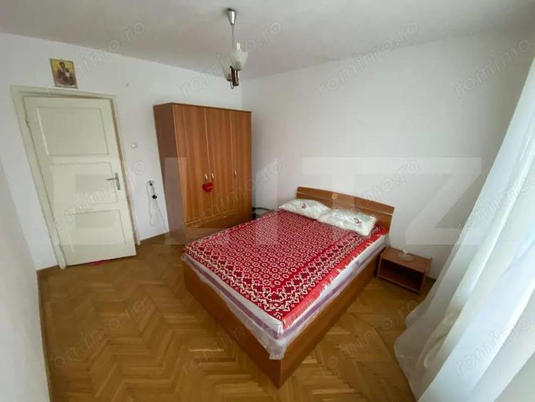 Apartament cu 3 camere semidecomandat în Calea București