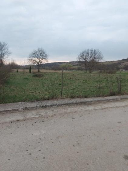 Teren Construcții intravilan de 3100 mp, în Stremț
