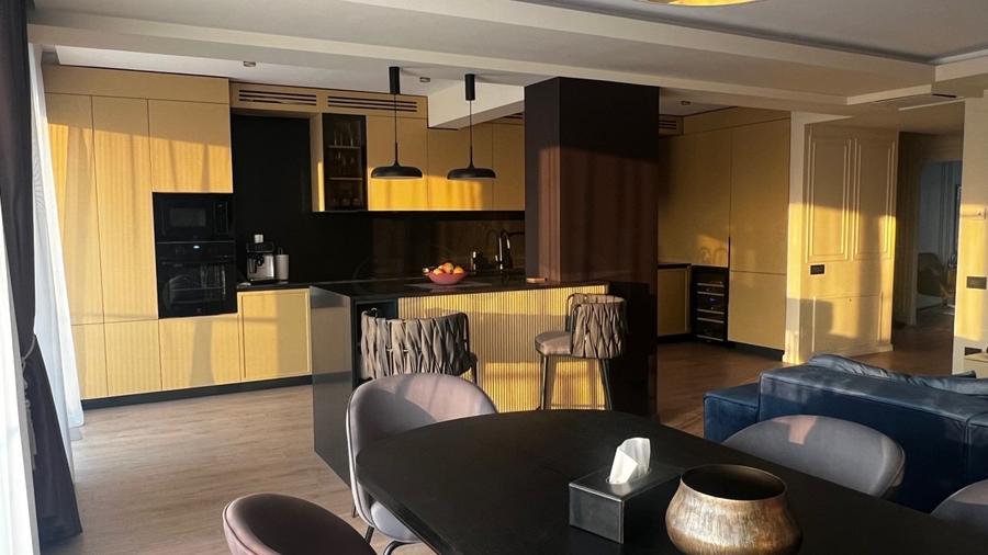 Penthouse cu 5 camere decomandat, mobilat în Iancu Nicolae
