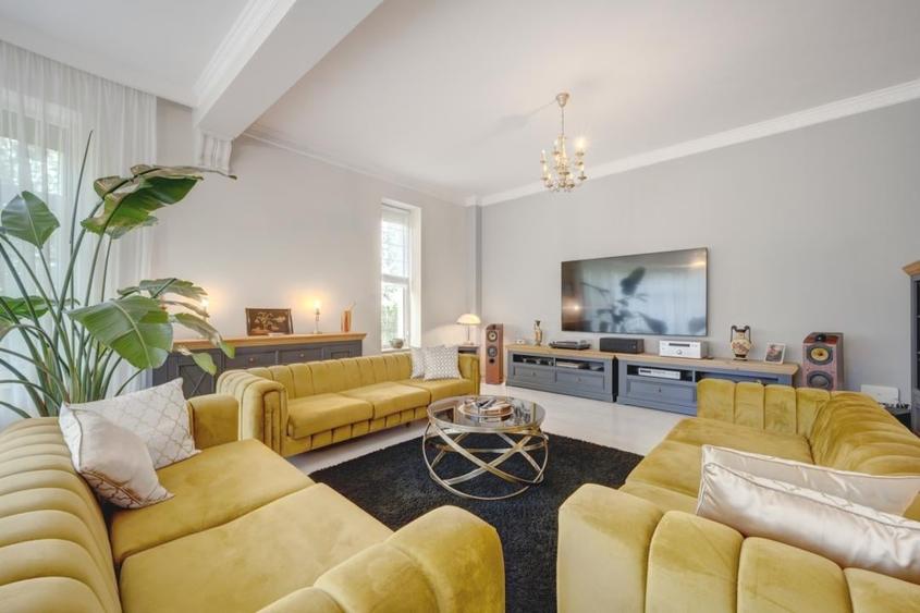 Casă cu 6 camere cu Teren 450 Mp în Băneasa