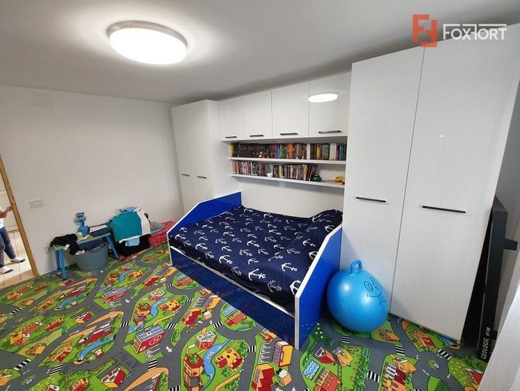 Casă individuală cu 4 camere cu Garaj în Giarmata