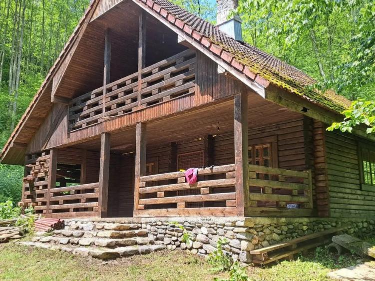 Casă cu 1 camere cu Teren 1490 Mp în Șugag