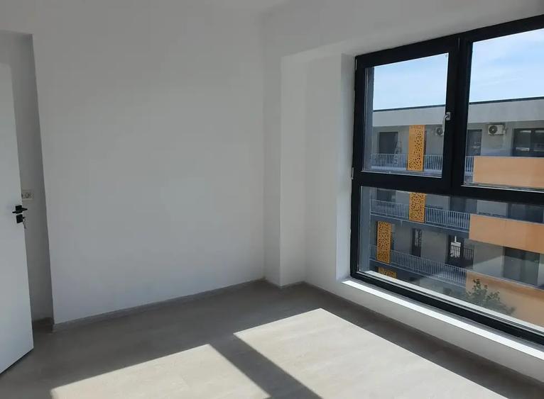 Apartament cu 3 camere decomandat în Titan