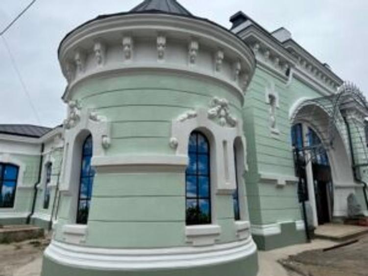Casă individuală cu 10 camere cu Canalizare în Central