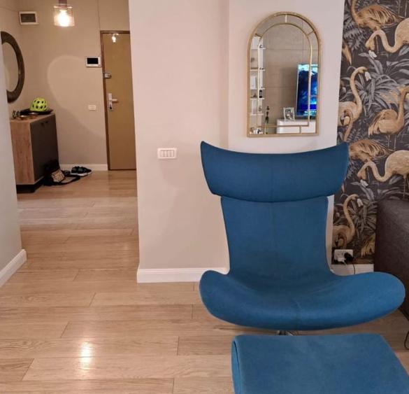 Apartament cu 4 camere semidecomandat în Calea Victoriei