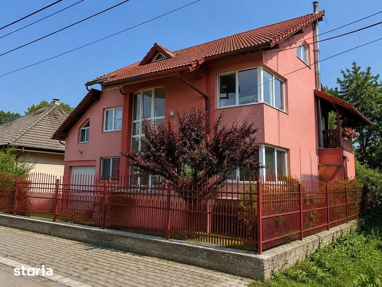 Casă cu 5 camere cu Teren 1000 Mp în Cristian