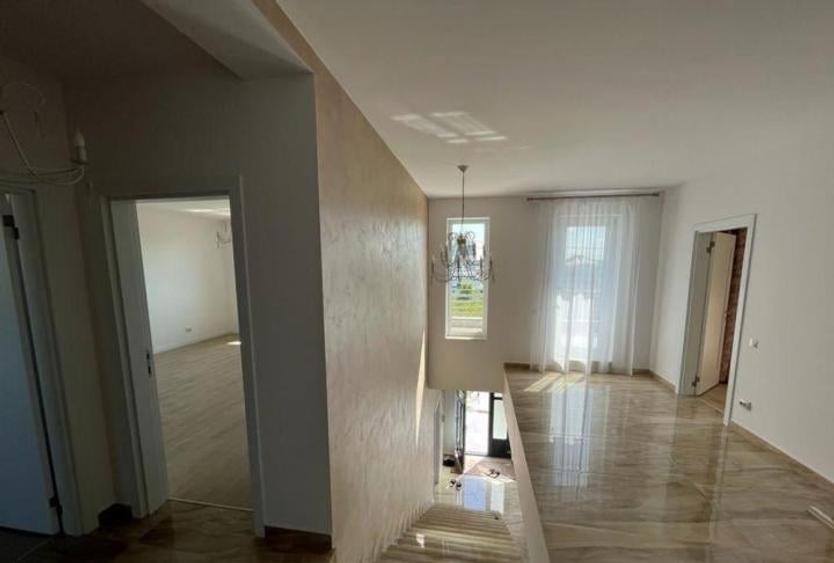 Casă individuală cu 6 camere cu Canalizare în Chiajna