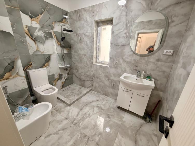 Casă individuală cu 8 camere cu Canalizare în Exterior Sud