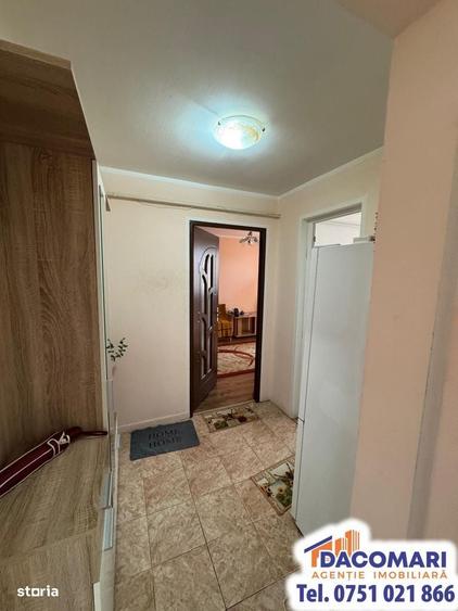 Apartament cu 3 camere semidecomandat în Micro 40