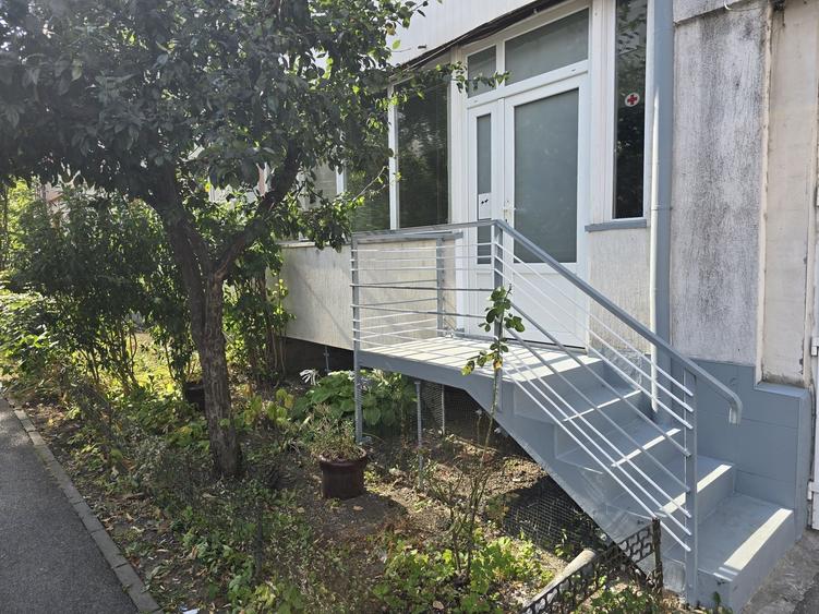 Apartament cu 2 camere decomandat în Exterior Vest