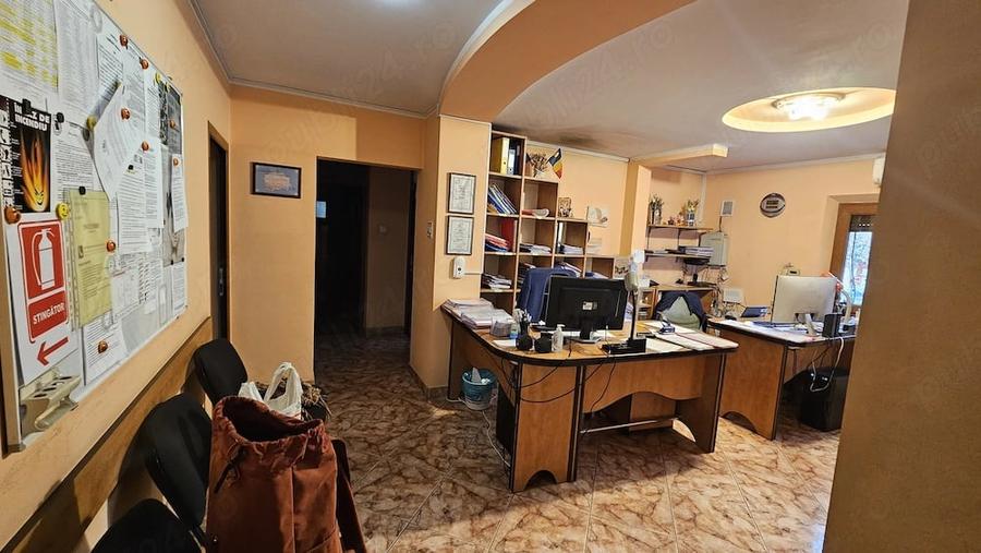 Apartament cu 3 camere semidecomandat în Central