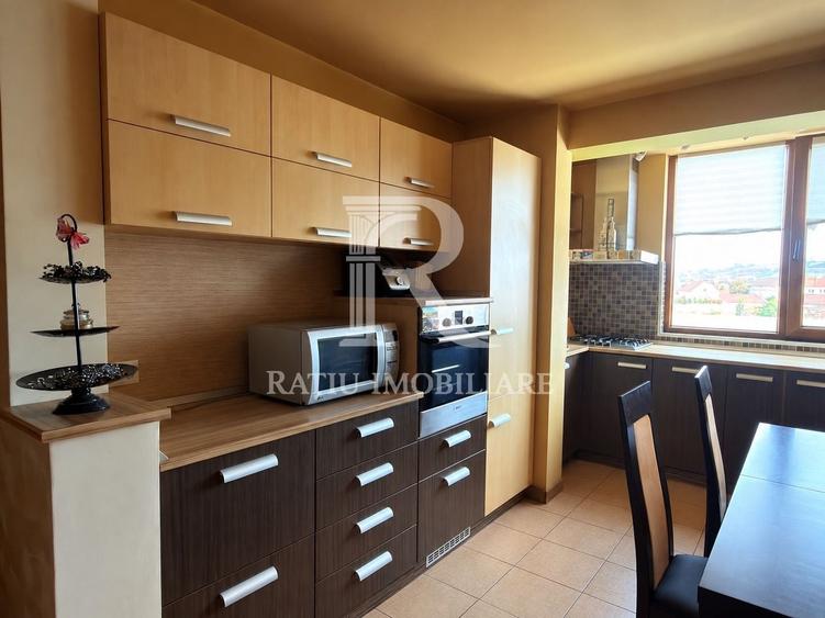 Apartament cu 3 camere decomandat, mobilat în Centru Civic