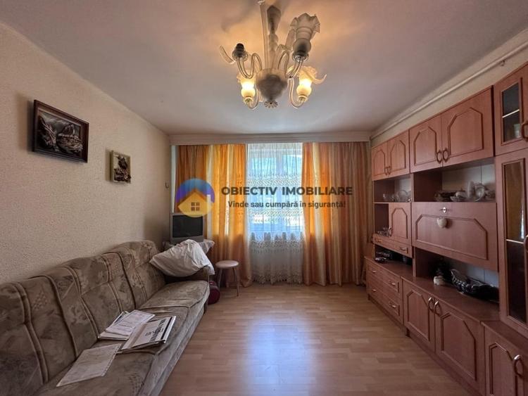 Apartament 3 camere de vânzare - Zona Centrală / 2 băi - 2