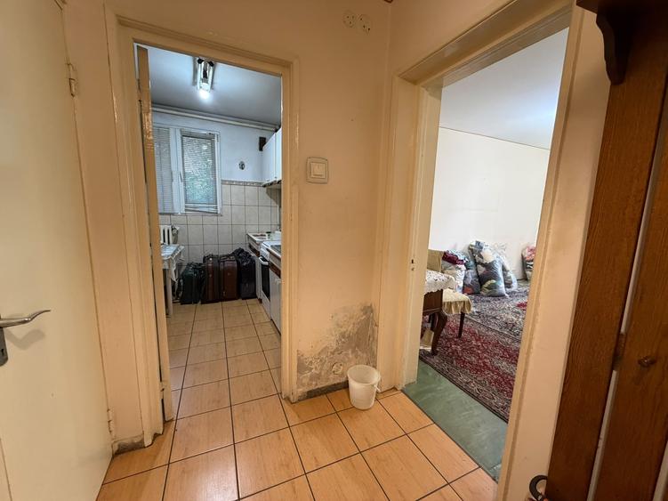 Apartament cu 3 camere semidecomandat în Titan