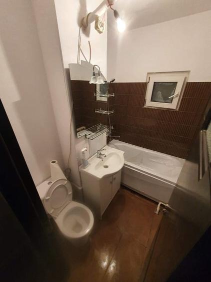 Apartament cu 3 camere semidecomandat, mobilat în Craiovița Nouă