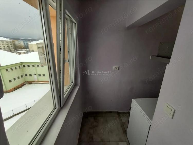 Garsonieră decomandată în Vest