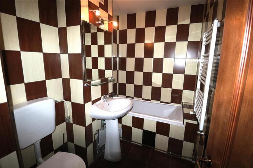 Apartament cu 2 camere semidecomandat, mobilat în Complex Studențesc