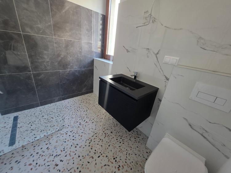 Apartament cu 2 camere decomandat în Tractorul