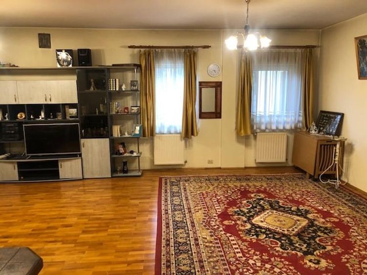 Casă individuală cu 5 camere cu Canalizare în Pajura