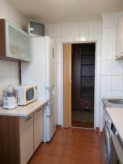 Apartament cu 3 camere decomandat în Lacul Morii