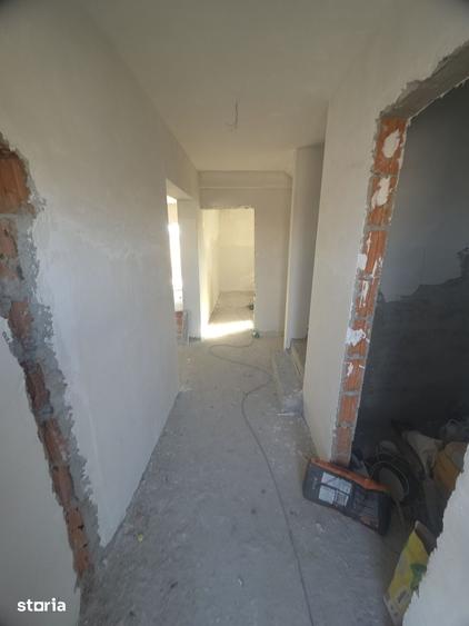 Casă cu 5 camere cu Teren 250 Mp în Clinceni