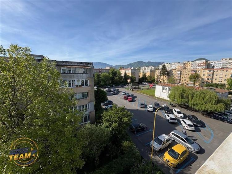 Apartament cu 2 camere decomandat în Florilor