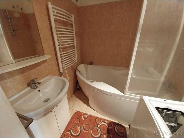 Casă cu 3 camere cu Teren 390 Mp în Exterior Vest
