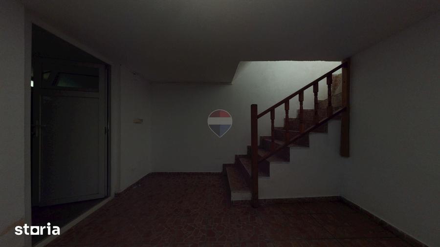 Apartament cu 3 camere în Florilor
