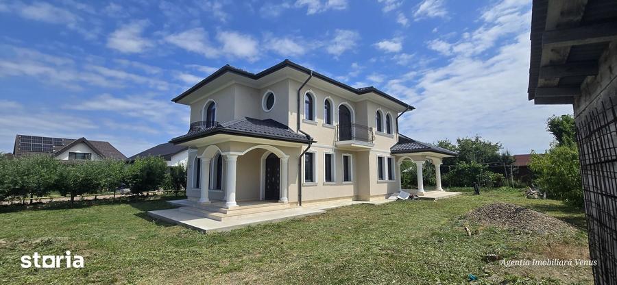 Casă cu 6 camere cu Teren 1042 Mp în Central