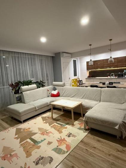 Apartament de vanzare semidecomandat ,3 camere 80 mp , zona - 11