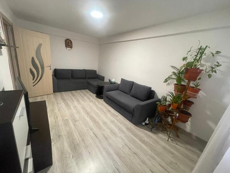 Apartament cu 3 camere decomandat, mobilat în Valea Rosie