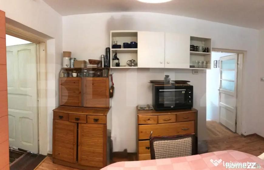 Apartament cu 4 camere semidecomandat în Cetate