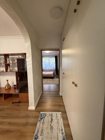 Apartament cu 3 camere semidecomandat în Central