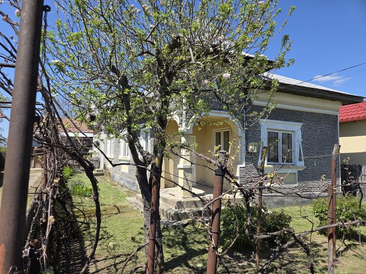 Casă cu 4 camere în Gura Foii
