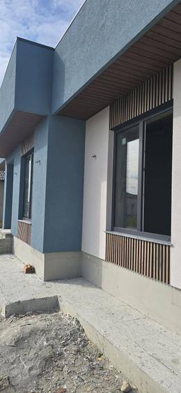Casă cu 4 camere în Sântandrei