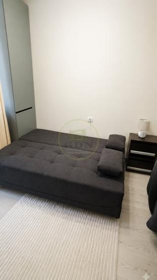 Apartament cu 3 camere semidecomandat în Tractorul