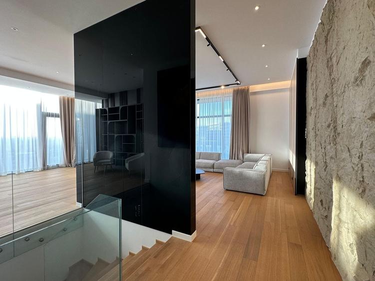 Apartament cu 5 camere decomandat, mobilat în Herăstrău