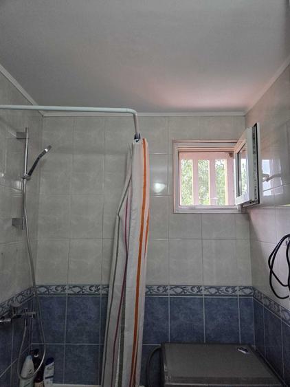 Apartament cu 3 camere semidecomandat în Pajura