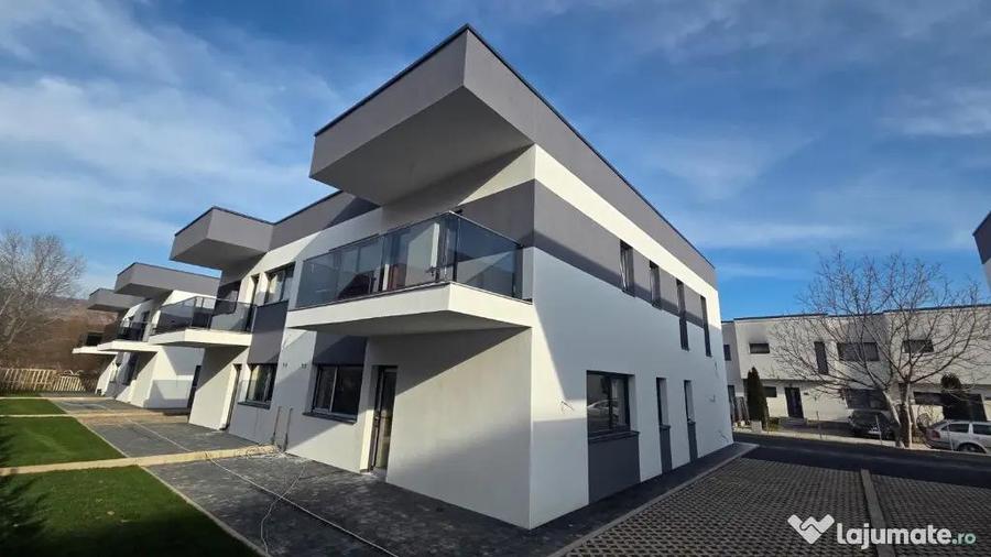 Casă cu 5 camere cu Teren 256 Mp în Florești