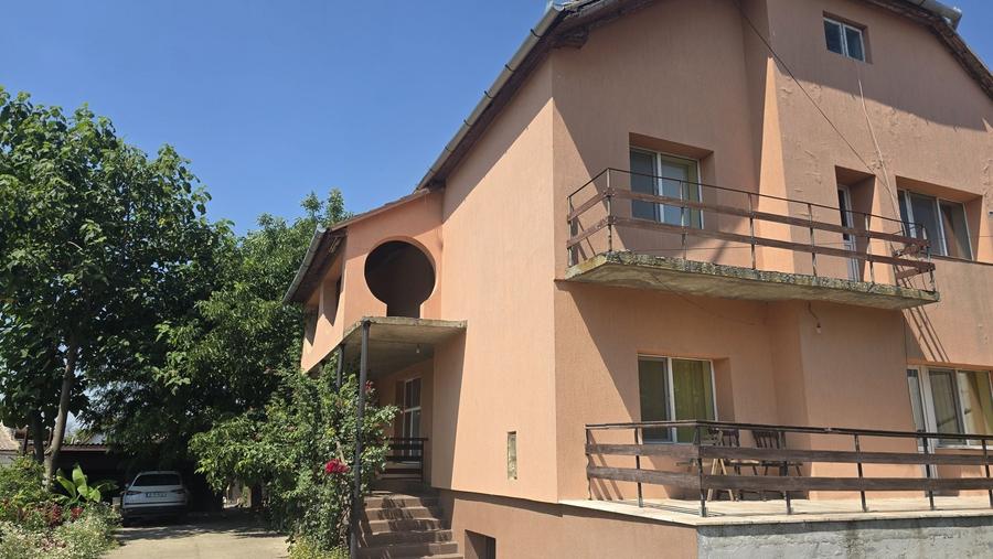 Casă cu 4 camere în Central