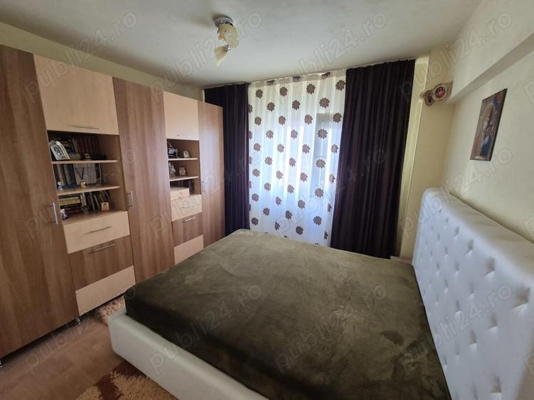 Apartament cu 4 camere semidecomandat, mobilat în Micălaca
